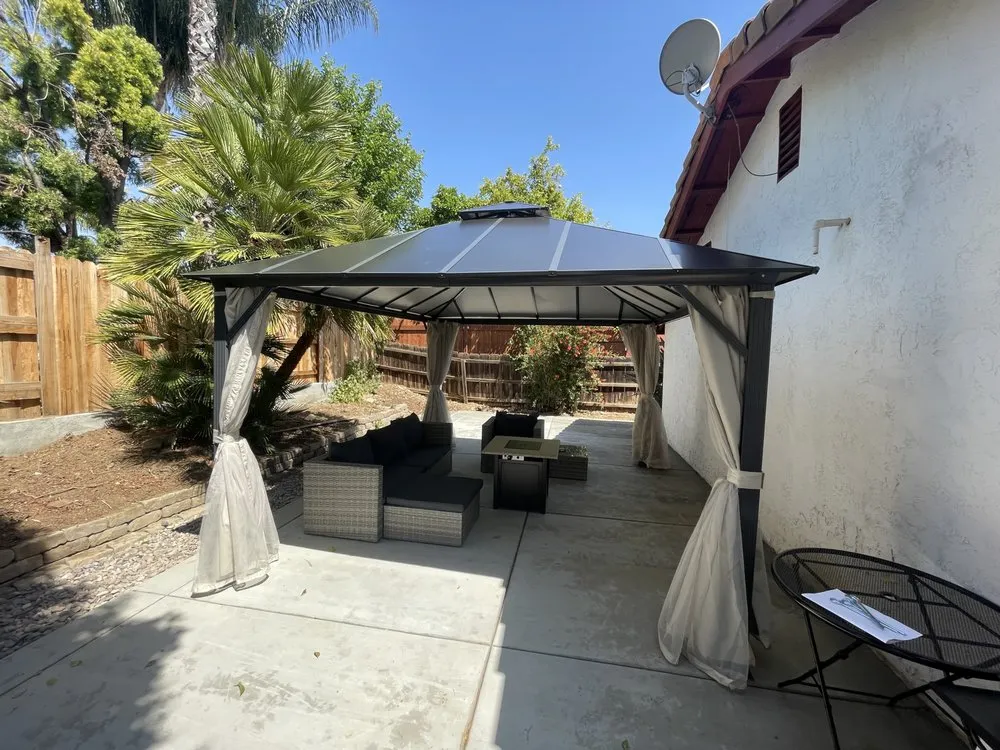 Certified electrician providing circuit breaker repair in ,