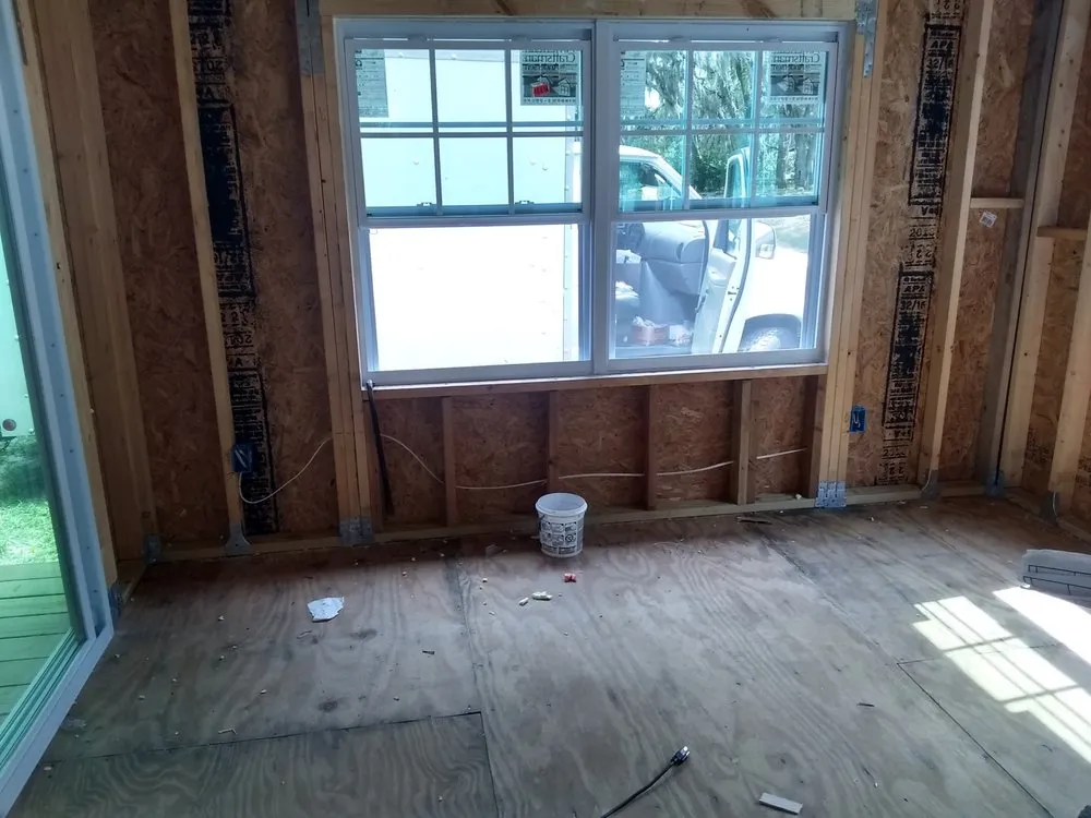 Trusted electrician providing emergency electrical service in , 