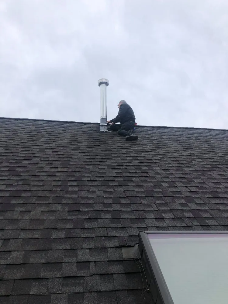 Emergency electrician providing electrical repair in , 