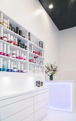 Professional electrician providing circuit breaker repair in , 