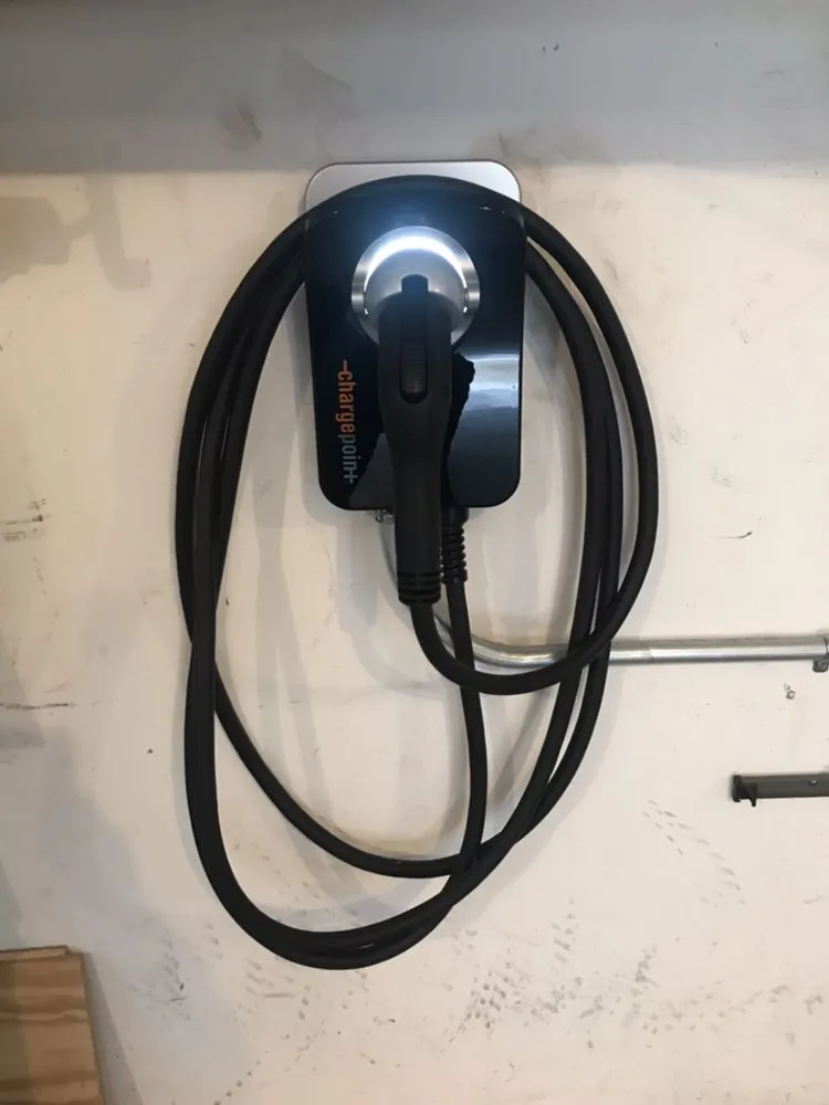 Affordable electrician providing outlet and switch repair in ,