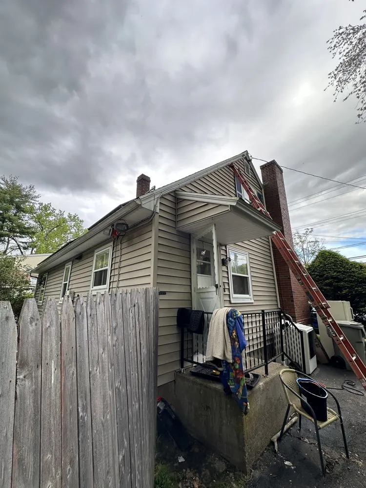 Affordable electrician providing electrical repair in , 