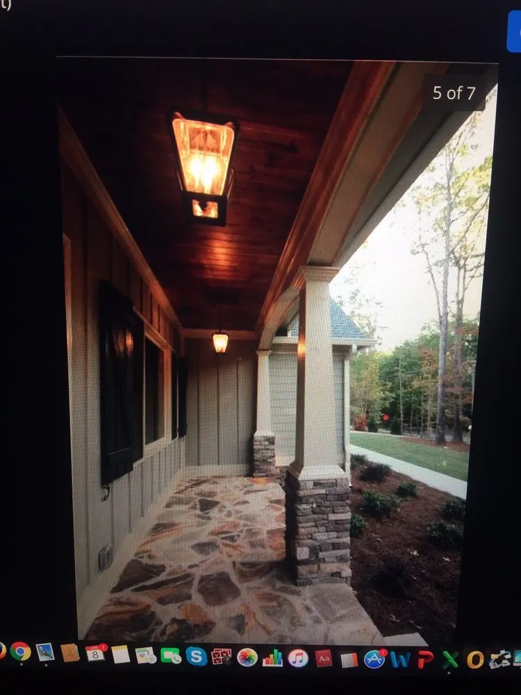 Licensed electrician providing circuit breaker repair in ,