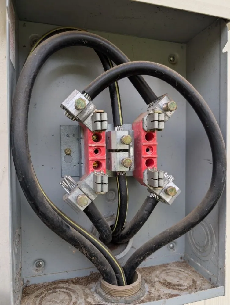 Professional electrician providing electrical repair in Sugar Land,, TX - Acetroves electric