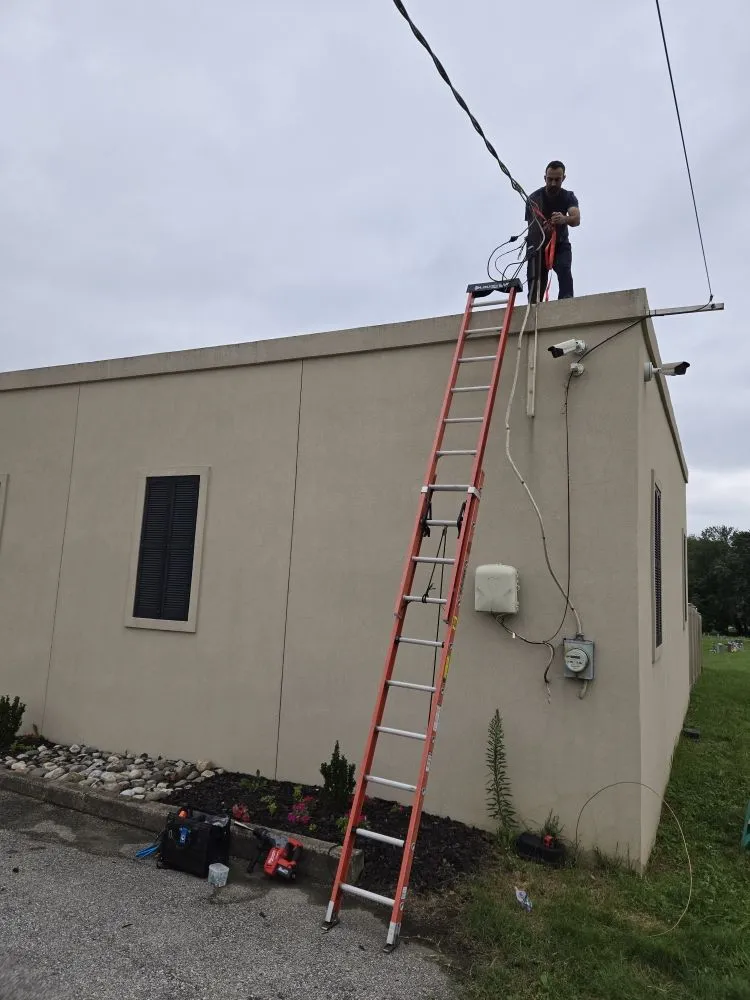 Affordable electrician providing circuit breaker repair in , 