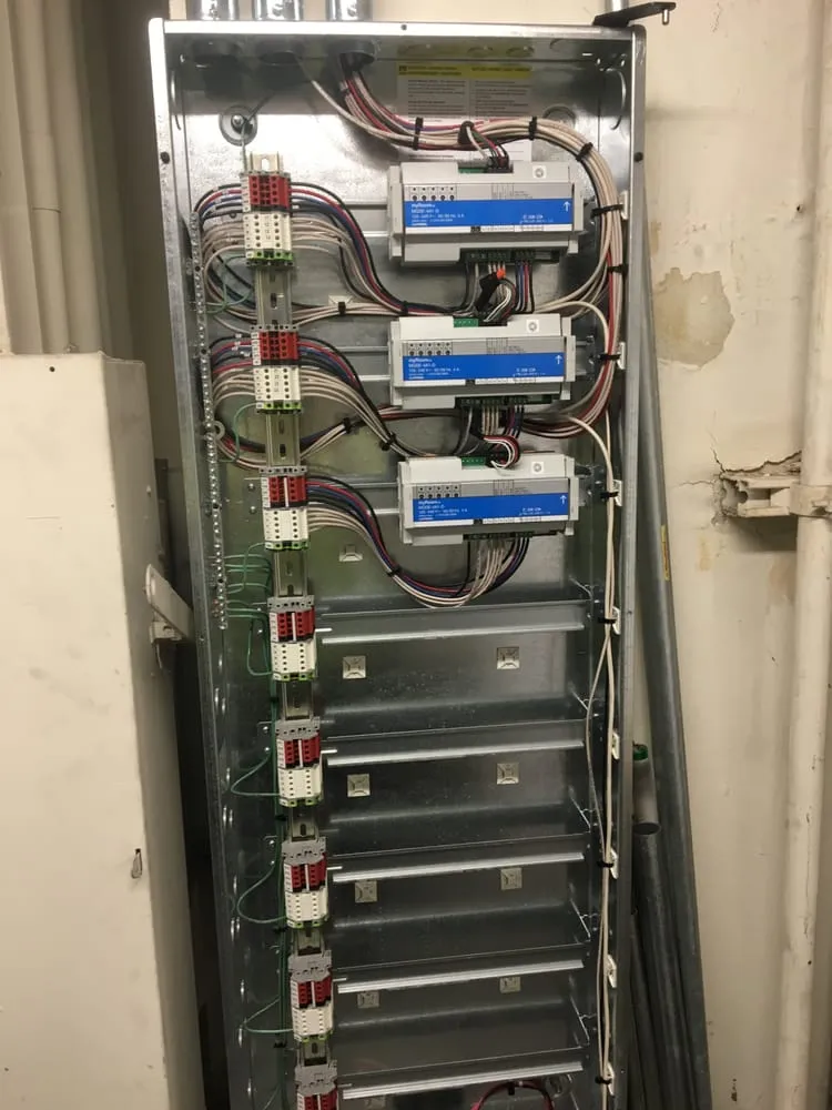 Slide of Advantage Services