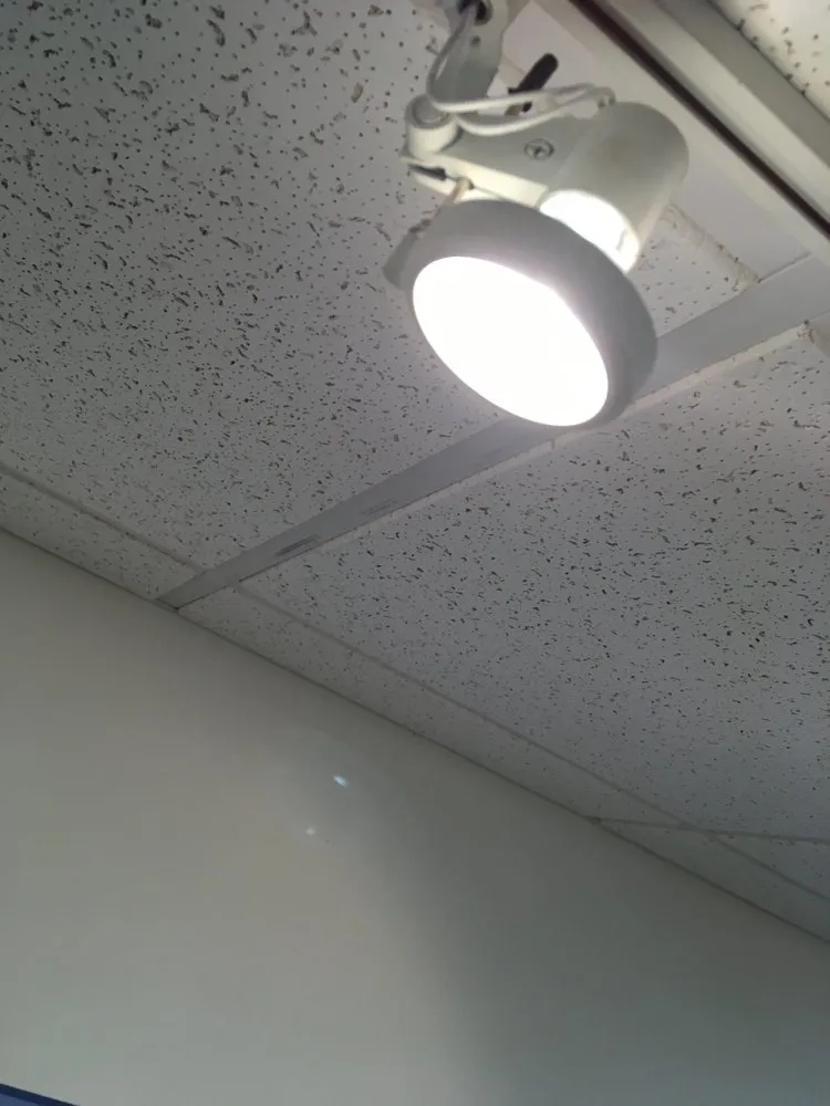 Affordable electrician providing electrical repair in ,