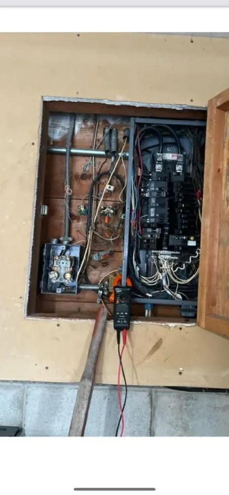 Emergency electrician providing outlet and switch repair in , 