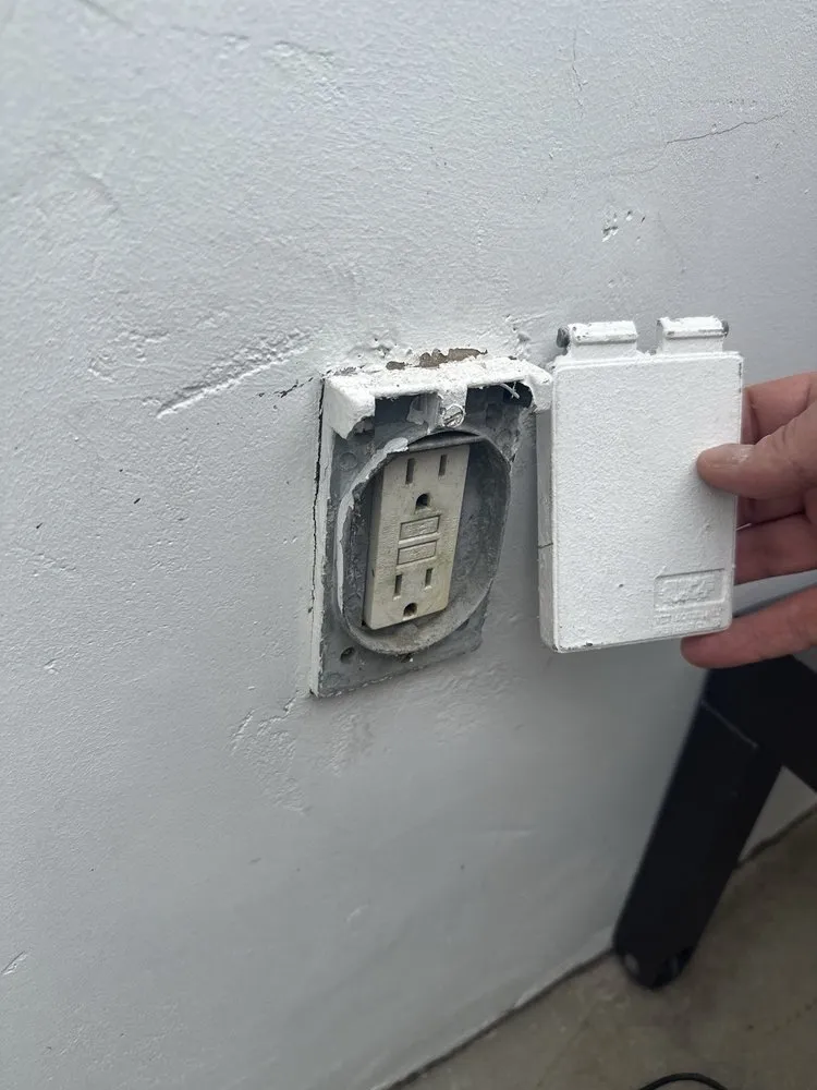 Emergency electrician providing panel upgrade in , 