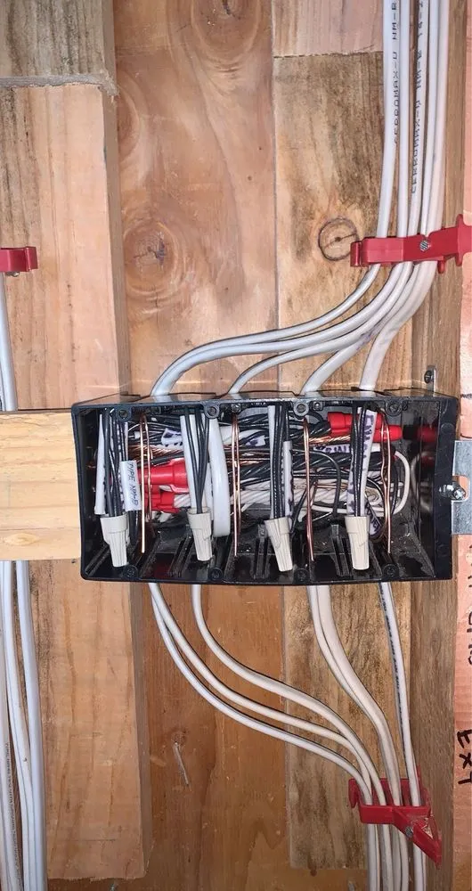 Expert electrician providing emergency electrical service in , 