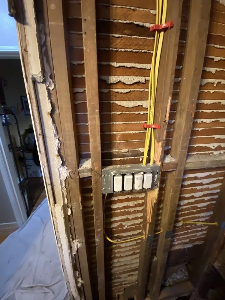 Slide of AGUINAVA Electric