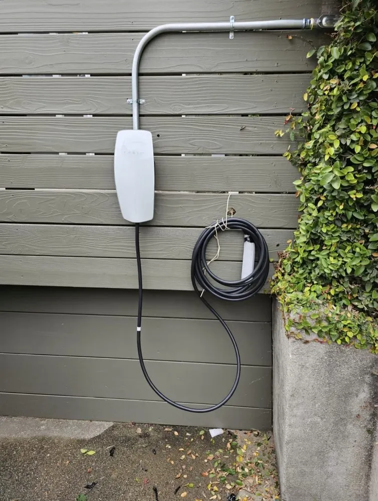 Slide of AGUINAVA Electric