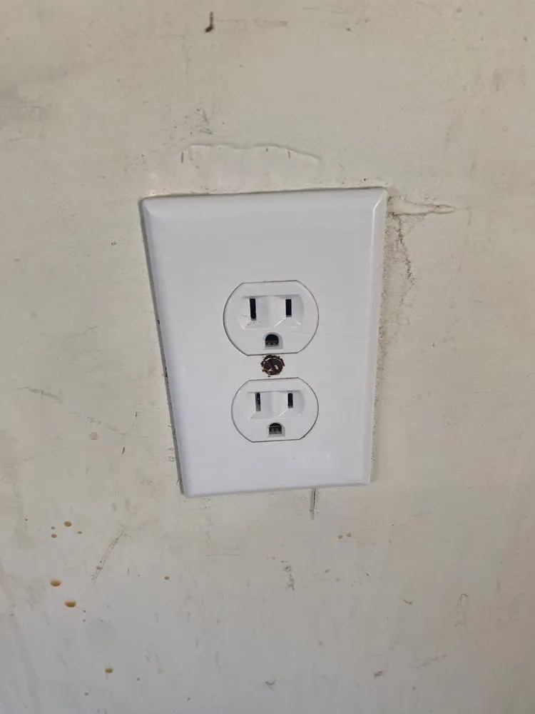 Trusted electrician providing emergency electrical service in Keizer, OR - Air Stars Heating, AC, Plumbing & Electrical