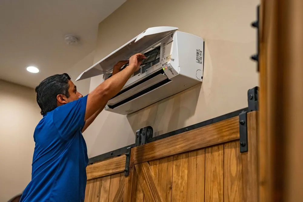 Reliable electrician providing lighting installation in , 