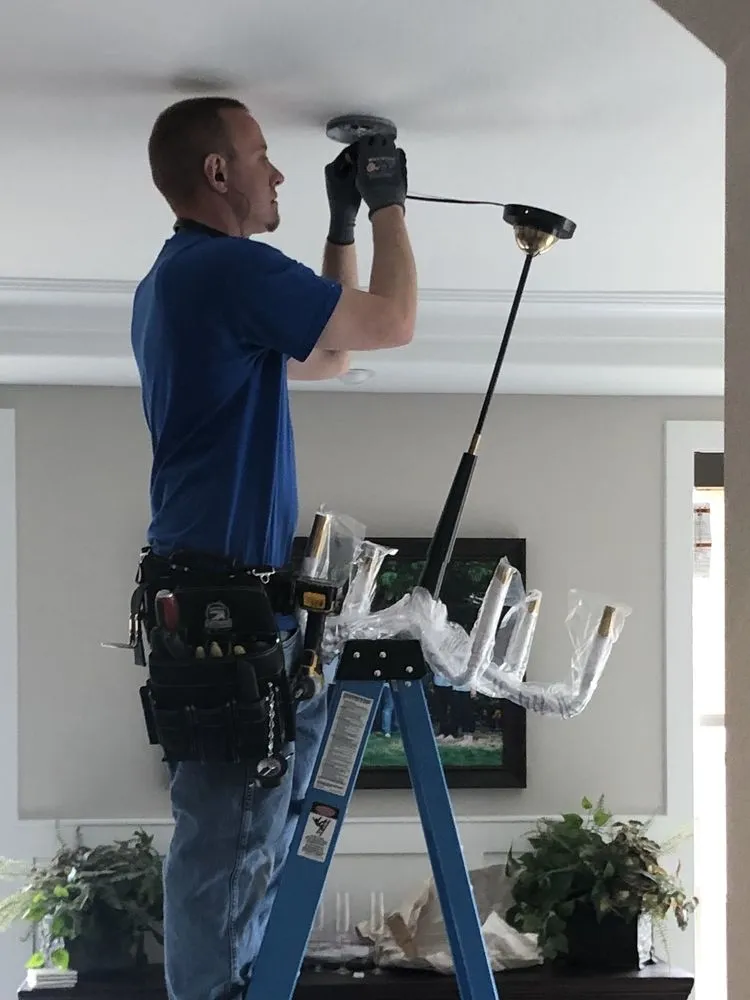 Trusted electrician providing emergency electrical service in , 