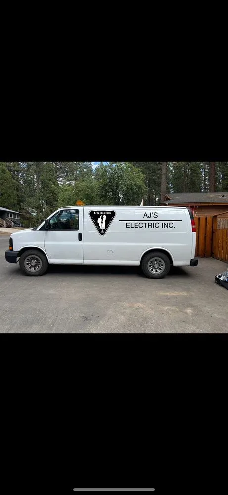 Licensed electrical service for homes in lighting installation, by