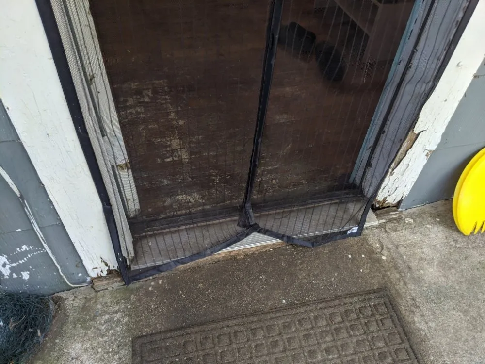 Trusted electrician providing emergency electrical service in , 