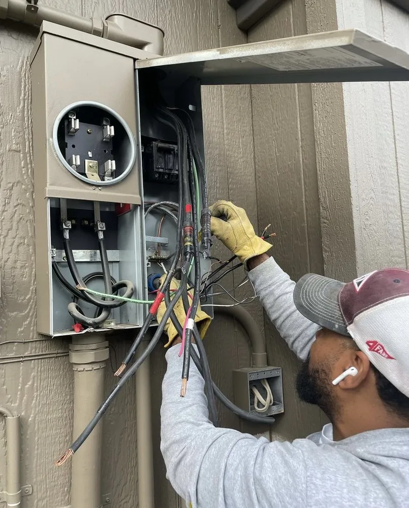 Trusted electrical service for homes in emergency electrical service,  by 