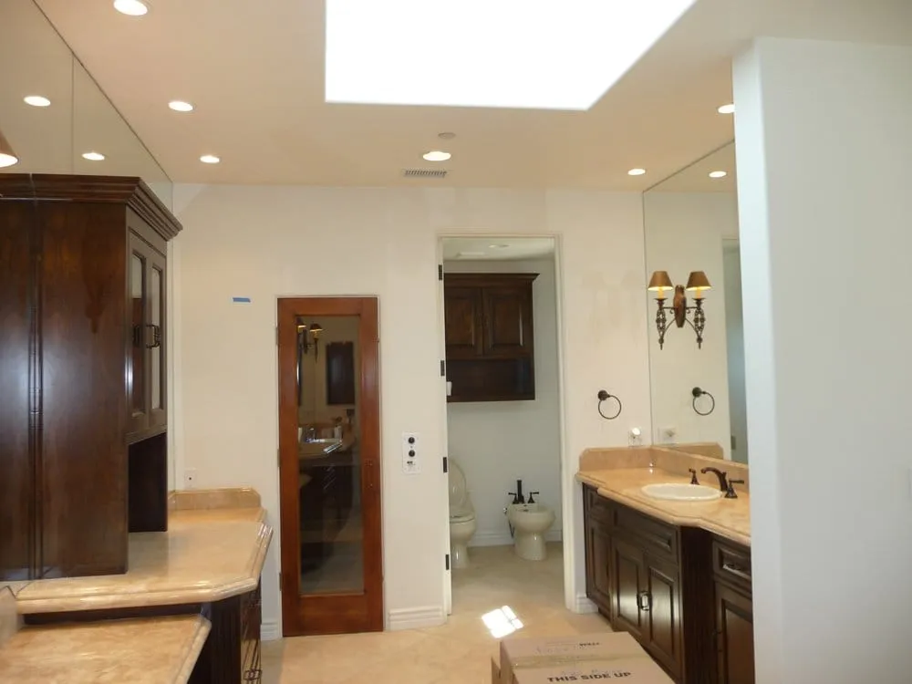 Licensed electrician providing lighting installation in Venice, CA - Alan Goldberg Contractors
