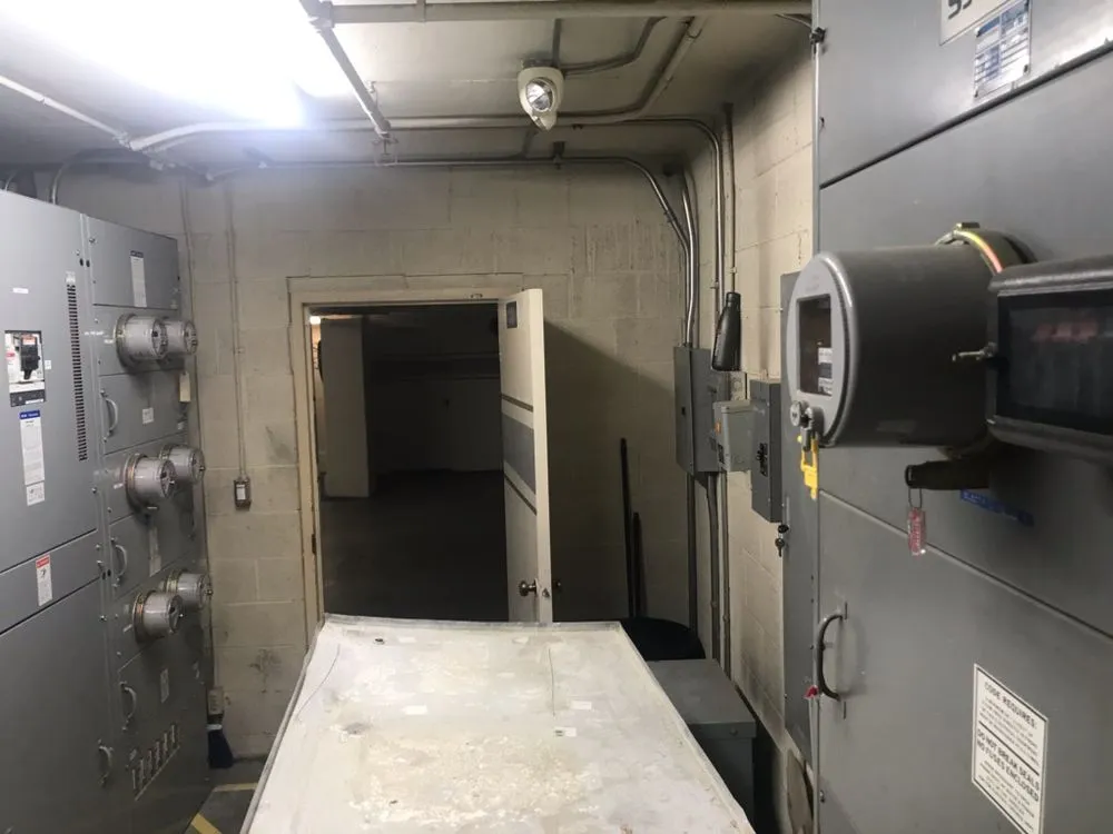 Affordable circuit breaker repair in Reseda, CA by Alberto's Electric
