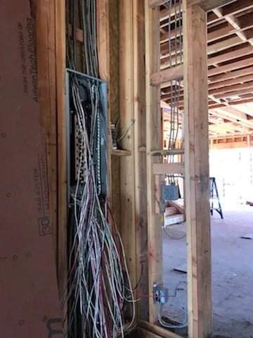Affordable outlet and switch repair in Reseda, CA by Alberto's Electric