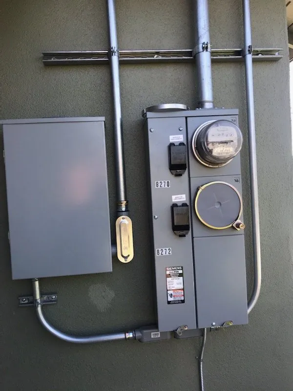 Affordable electrician providing outlet and switch repair in Reseda, CA - Alberto's Electric