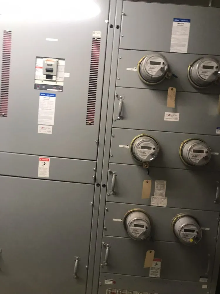 Certified electrician providing electrical repair in Reseda, CA - Alberto's Electric