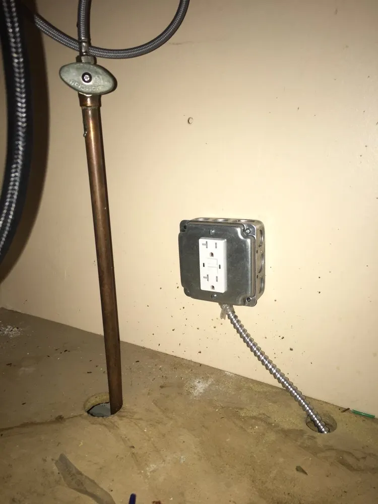 Trusted electrician providing electrical repair in , 