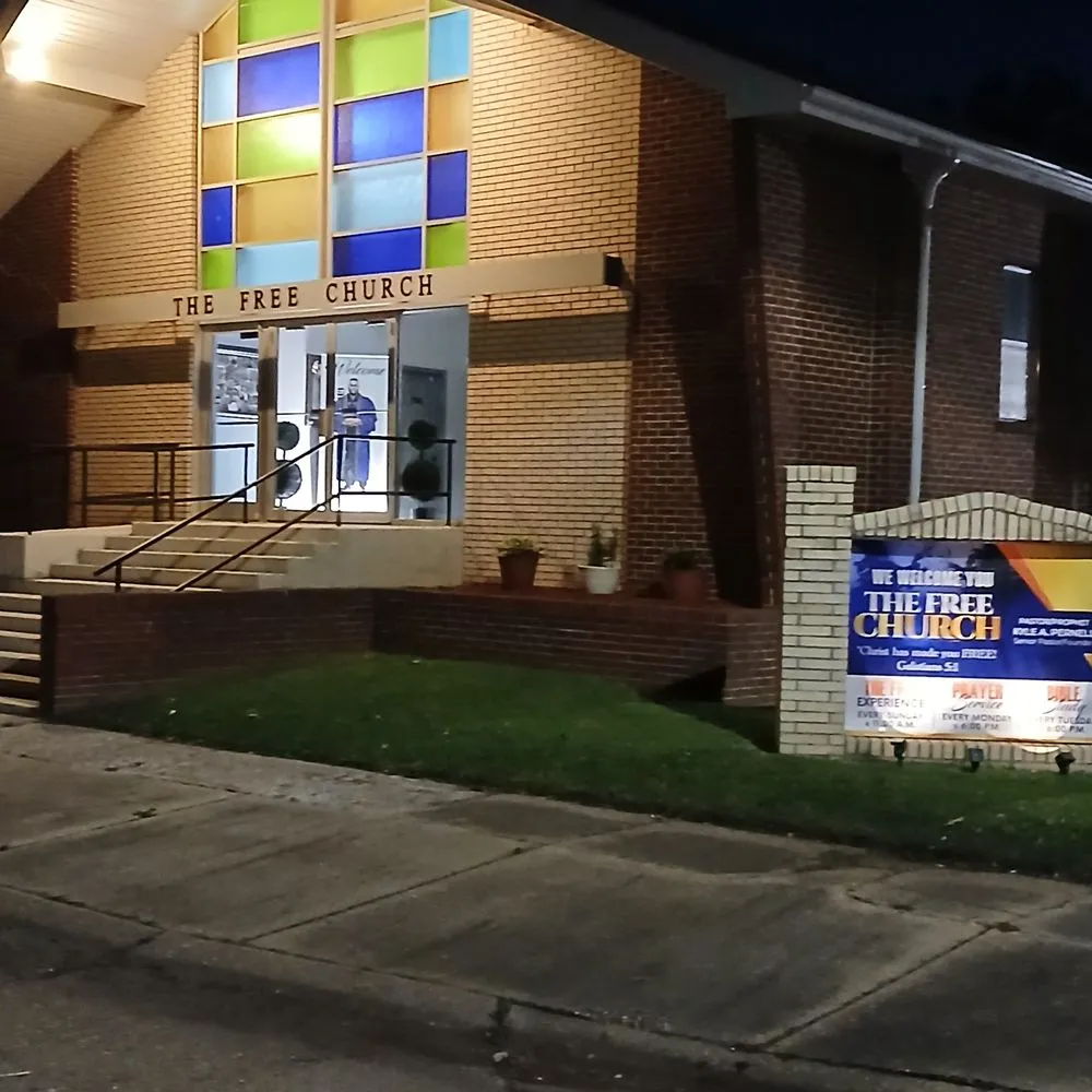 Emergency electrician providing lighting installation in , 