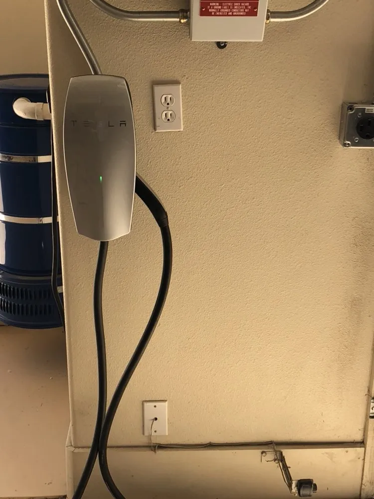 Slide of Alejo Electric