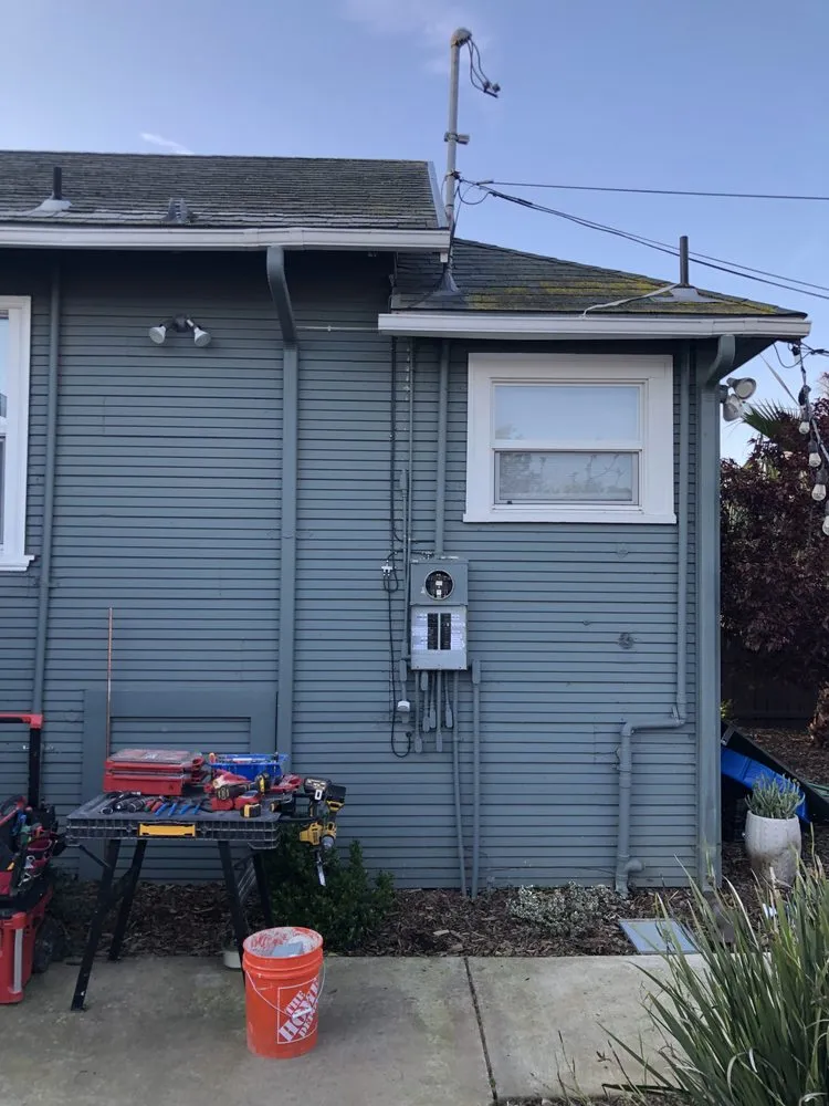 Expert outlet and switch repair in , by Aleksei Artemev