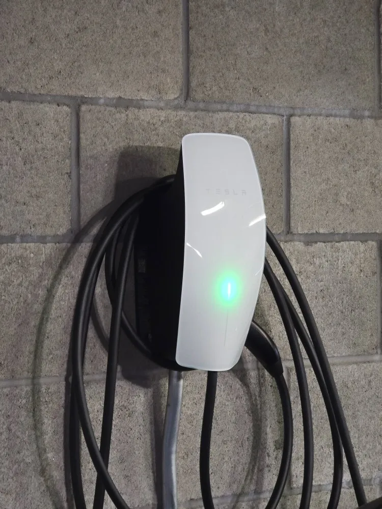 Slide of Alex & Alex Electrical Services