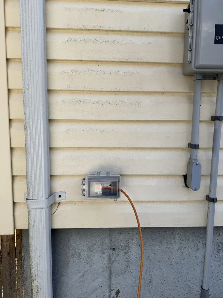 Slide of Alex Nieves Electrician