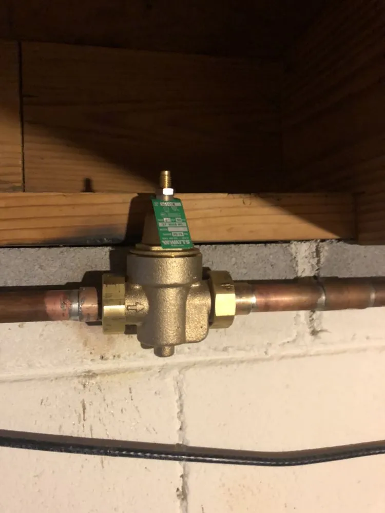 Reliable electrician providing electrical repair in , 