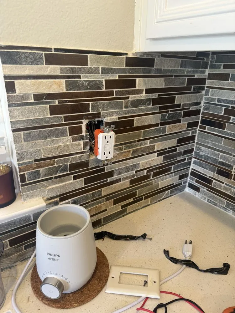 Emergency electrician providing electrical repair in Arleta, CA - Alfredo Electric