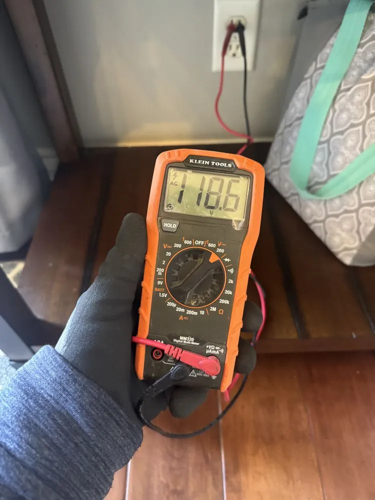 Expert circuit breaker repair in Arleta, CA by Alfredo Electric