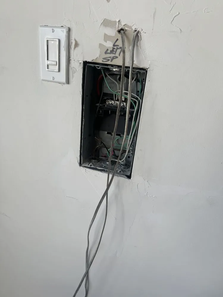 Expert electrician providing circuit breaker repair in Arleta, CA - Alfredo Electric