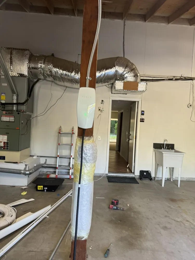 Certified electrician providing panel upgrade in Arleta, CA - Alfredo Electric