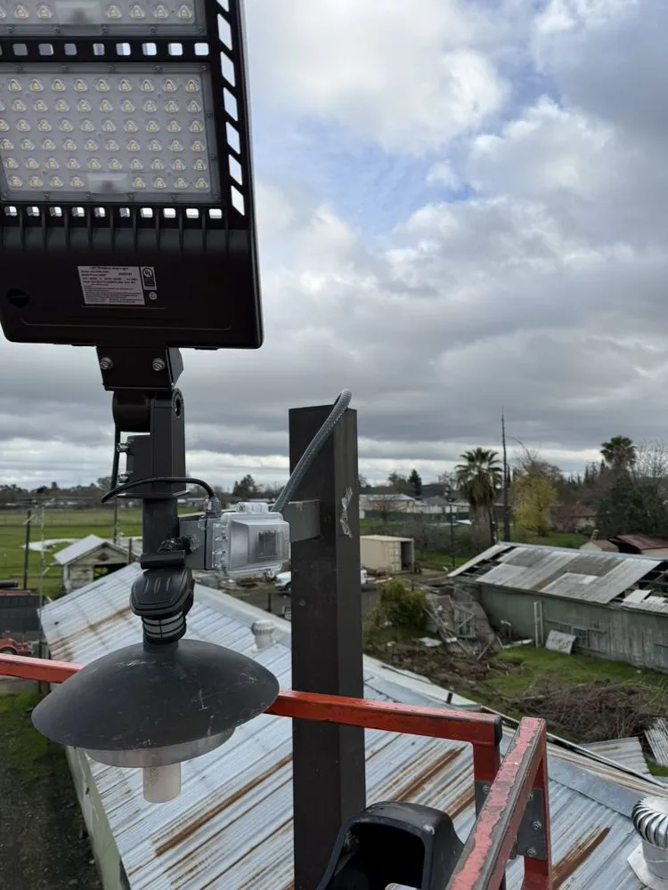Licensed electrician providing electrical repair in Arden-Arcade, CA - Ali Electric