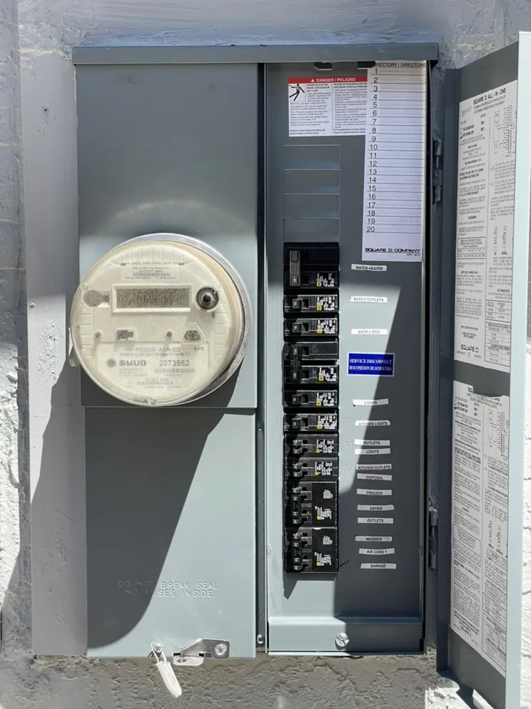 Reliable electrician providing outlet and switch repair in Arden-Arcade, CA - Ali Electric