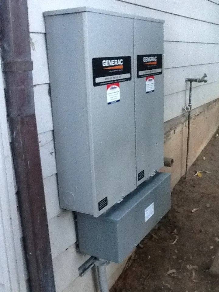 Trusted electrician providing circuit breaker repair in , 