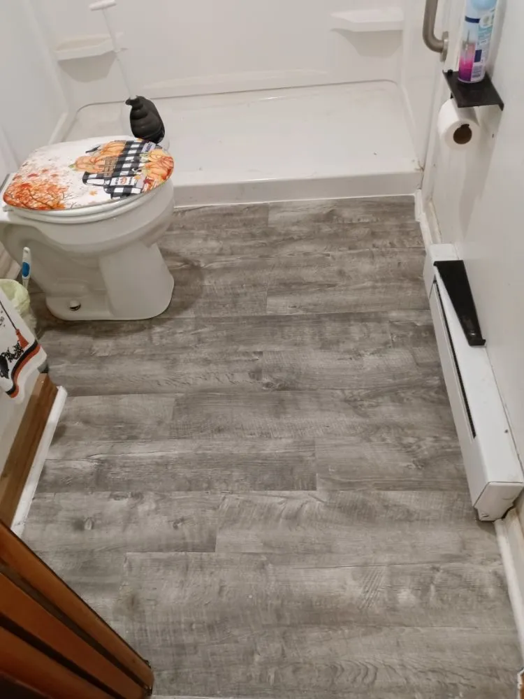 Certified electrician providing emergency electrical service in , 