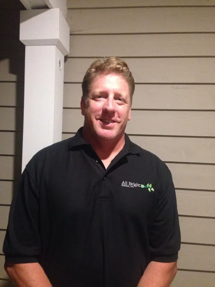 Licensed electrician providing lighting installation in , 