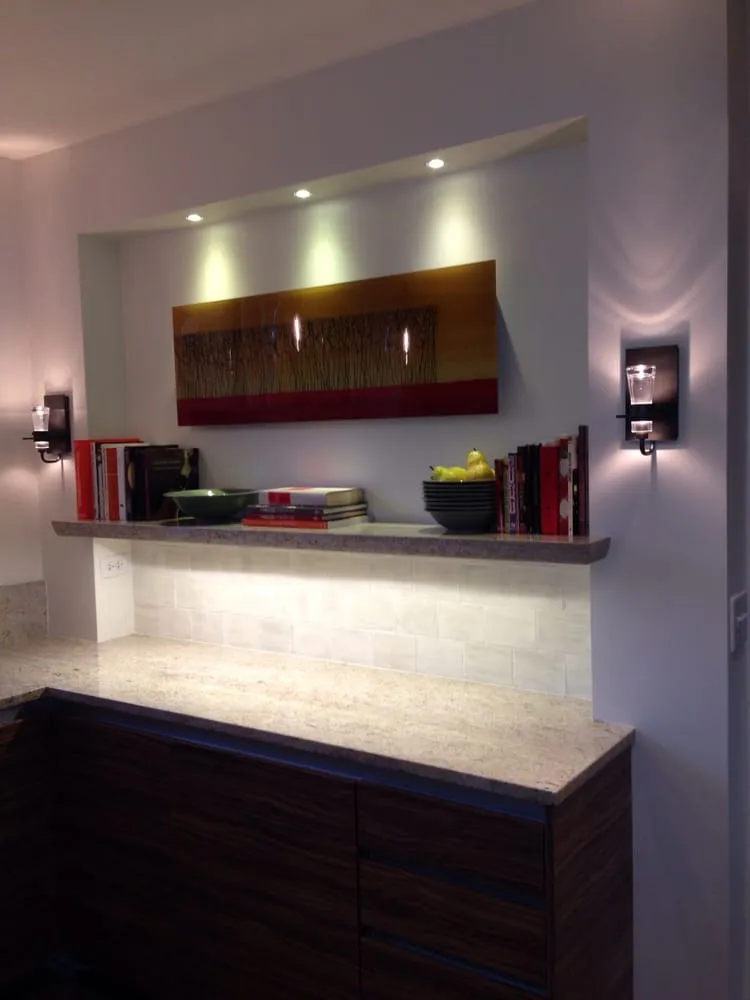 Reliable electrician providing emergency electrical service in , 