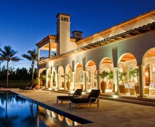 Expert electrician providing emergency electrical service in , 