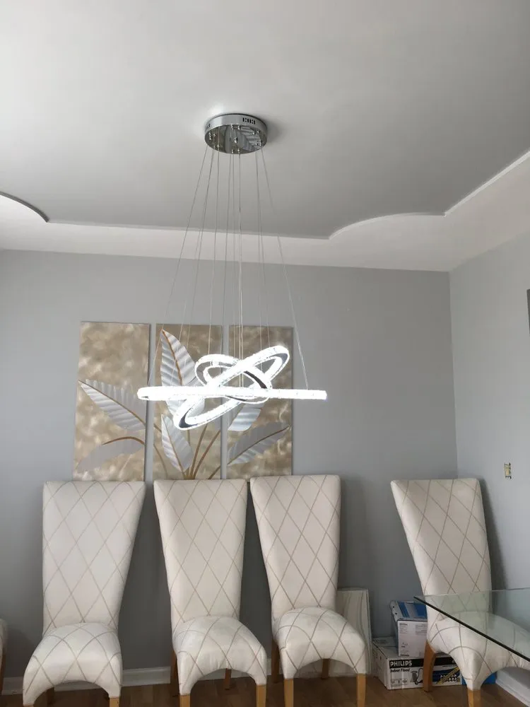 Professional electrician providing circuit breaker repair in , 