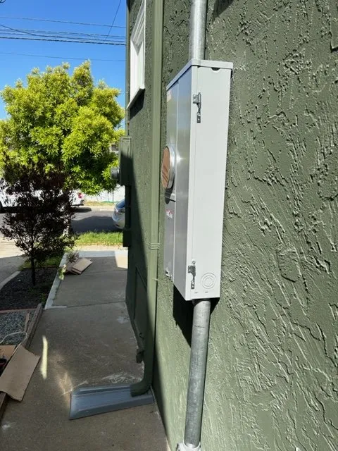 Certified electrical service for homes in lighting installation,  by 