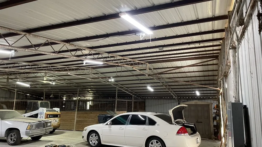 Certified electrician providing emergency electrical service in , 