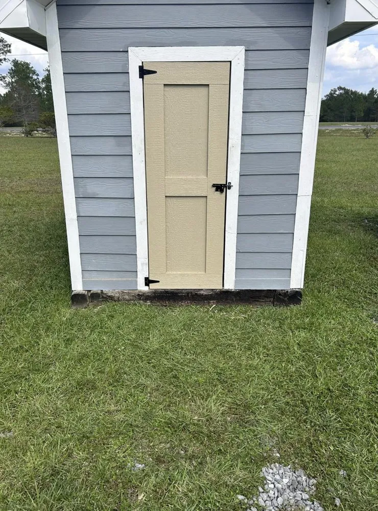 Licensed electrician providing emergency electrical service in , 