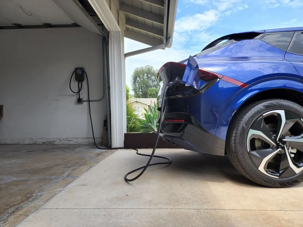 Slide of All Thingz Electric